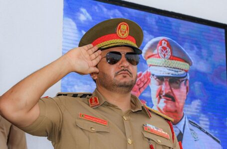 فرانس برس: صعود 3 من أبناء حفتر يعكس التطلعات لأحكام القبضة على شرق ليبيا